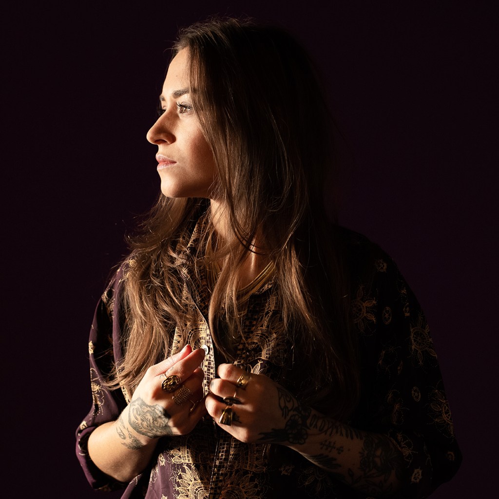 Nina Attal toujours aussi électrique avec la vidéo de Never been Clear